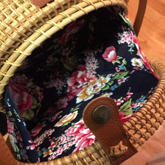 Round Rattan Purse - Picture 4 of 4